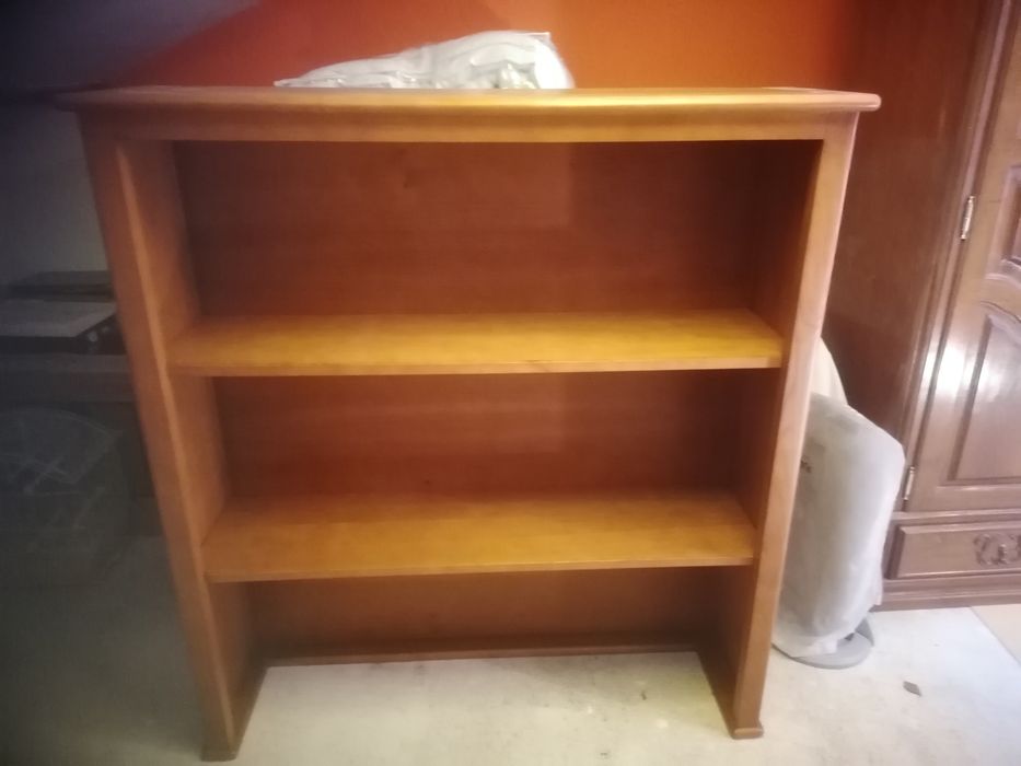 Secretária com estante