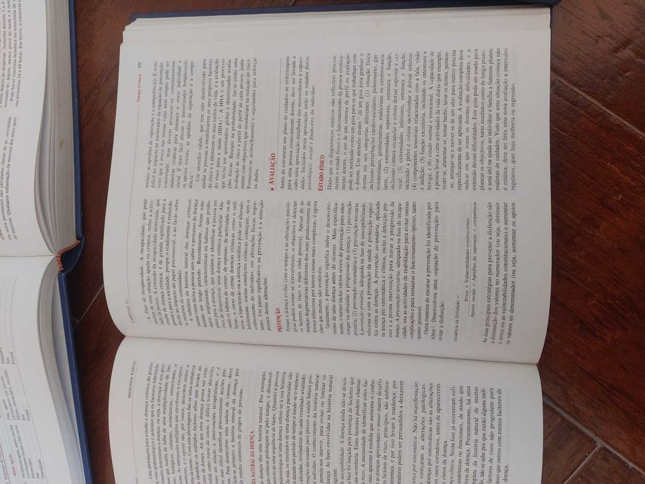 4 volumes do livro enfermagem médico-cirurgica de Phipps