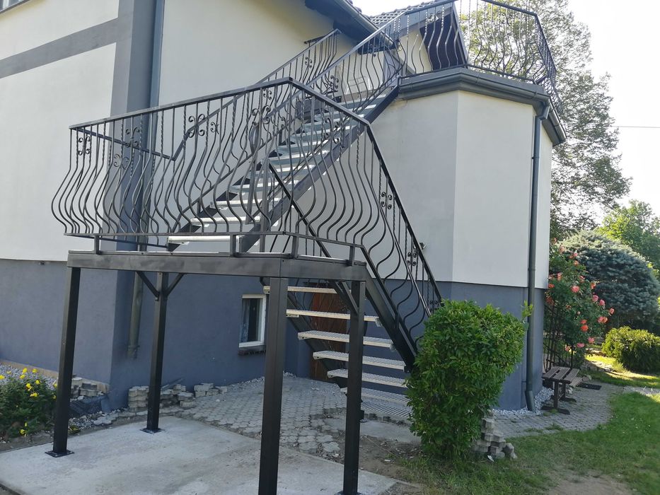Schody metalowe zewnętrzne