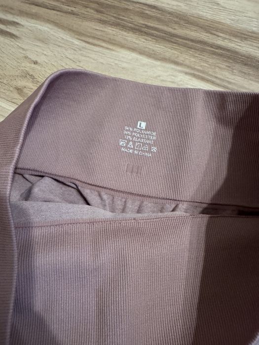 Legginsy elastyczne modelujące L różowe pudrowy róż pośladki