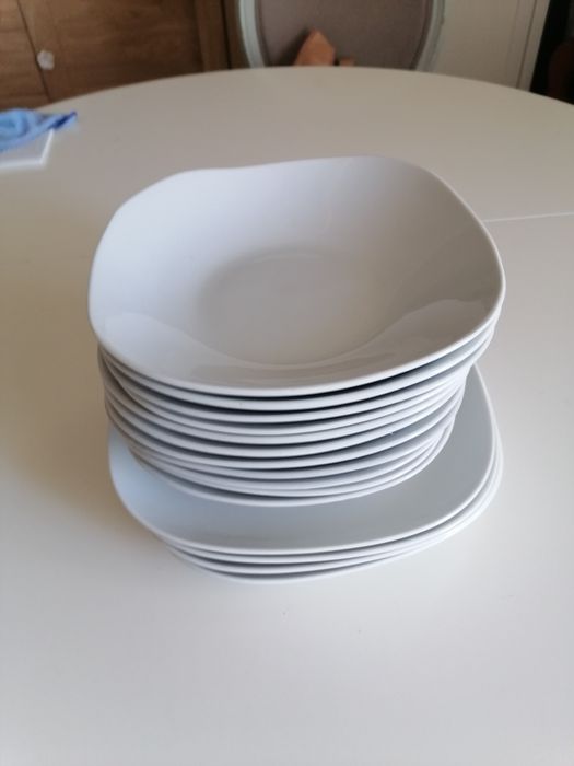 Conjunto de Pratos e Tigelas