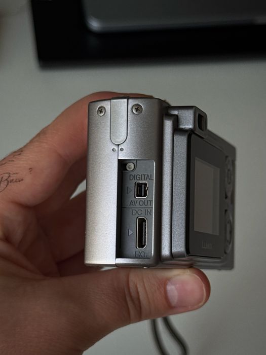 Цифровий фотоапарат Panasonic Lumix DMC-FX5 | Leica f/2.8 | CCD | Made in Japan