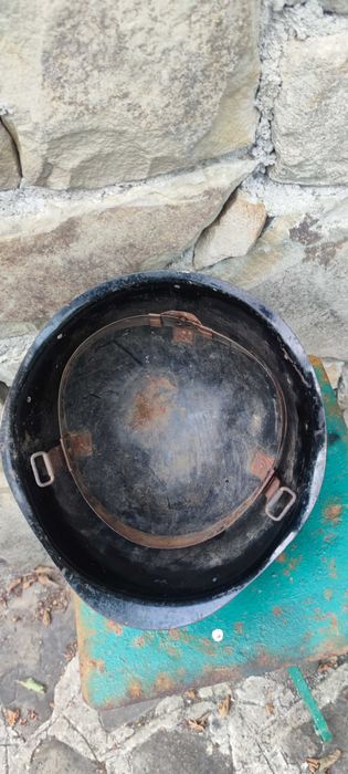 Czechosłowacki metalowy kask strażacki z odznaką