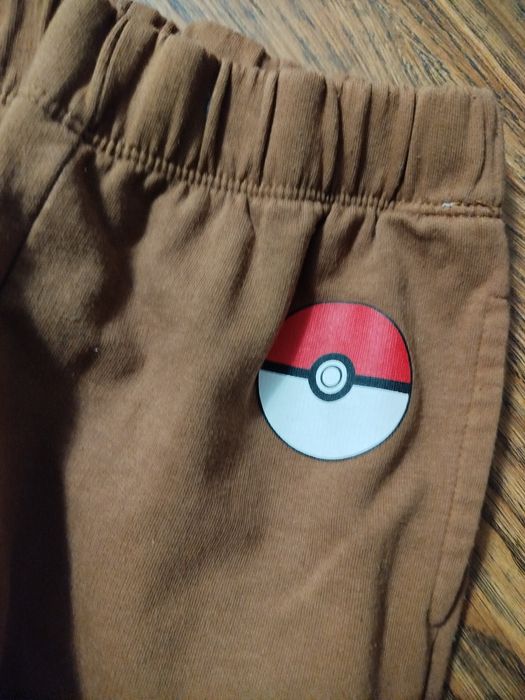 Spodnie dresowe chłopięce 122/128 H&M pokemon