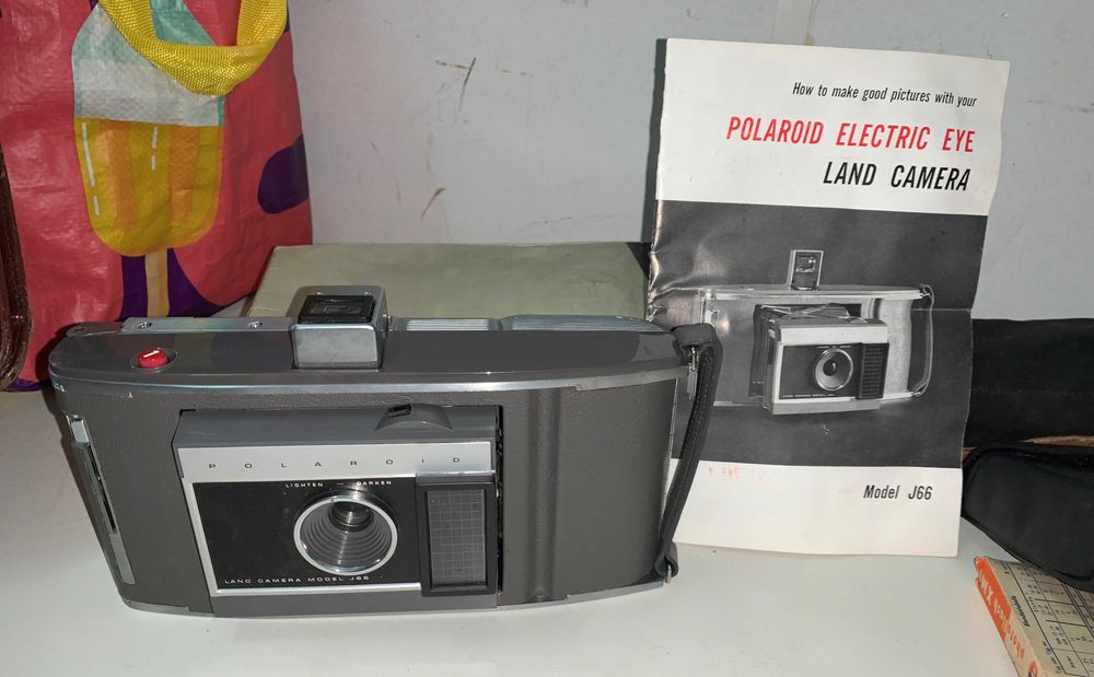 MÁQUINA FOTOGRÁFICA POLAROID LAND CAMERA MODEL J66