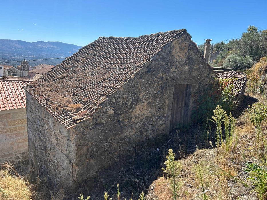 Casa em aldeia - Algodres