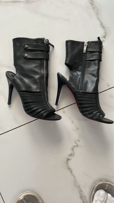 Босоніжки шкіряні