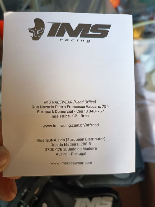 Vendo um par de botas de moto cross n'43 , novas