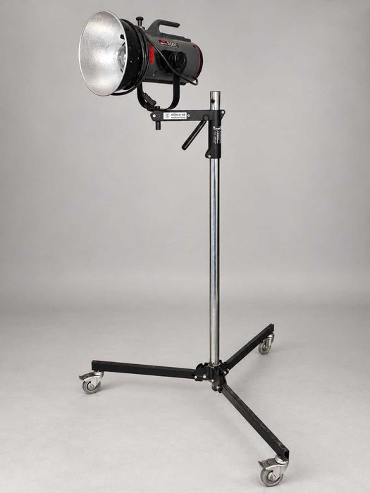Flash de Estúdio Photogenic Solaflash 2500 + Suporte Elinchrom