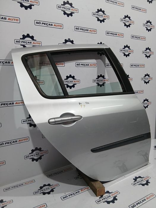 PORTA TRASEIRA DIREITA CINZA RENAULT CLIO 3 2007-2014 ANO: 2008