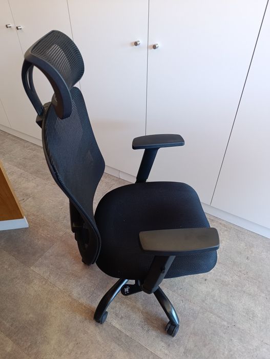 Cadeira escritório ergonomica Noble tecido transpirável