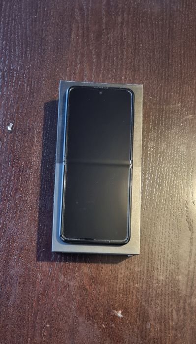 Samsung galaxy zFlip3 8/256