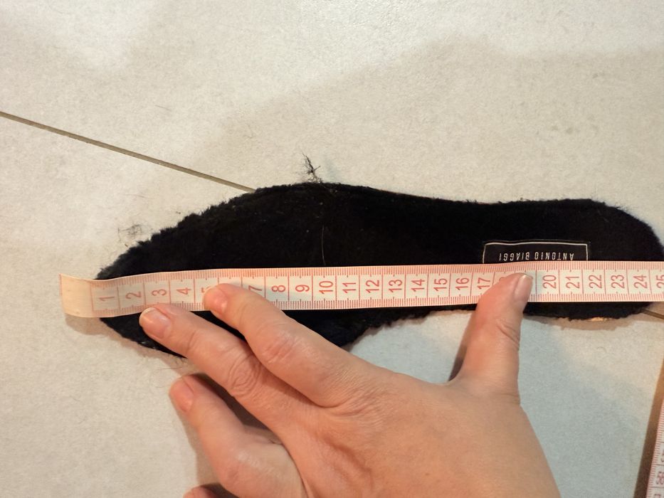 Високі чорні шикарні сапоги