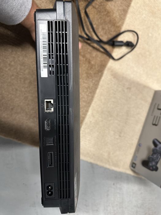 Consola PS3 320gb + 4 jogos + singstar microphone receiver