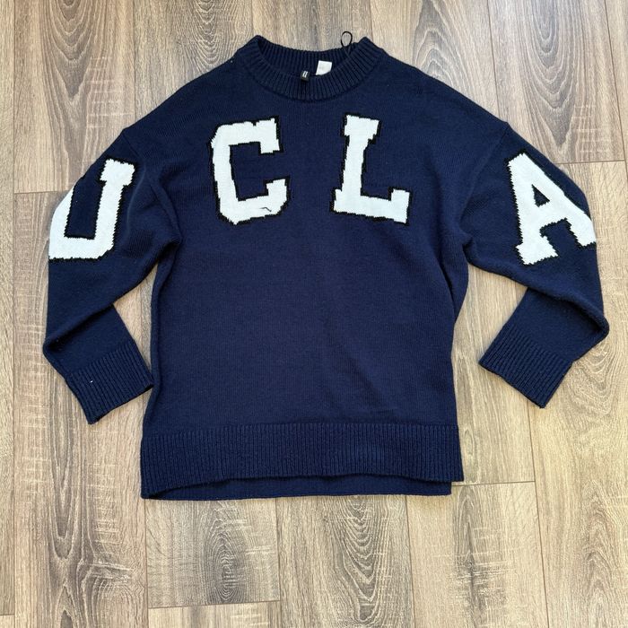 темно синій светр ucla