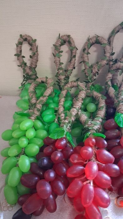 мило у формі виноградного грона