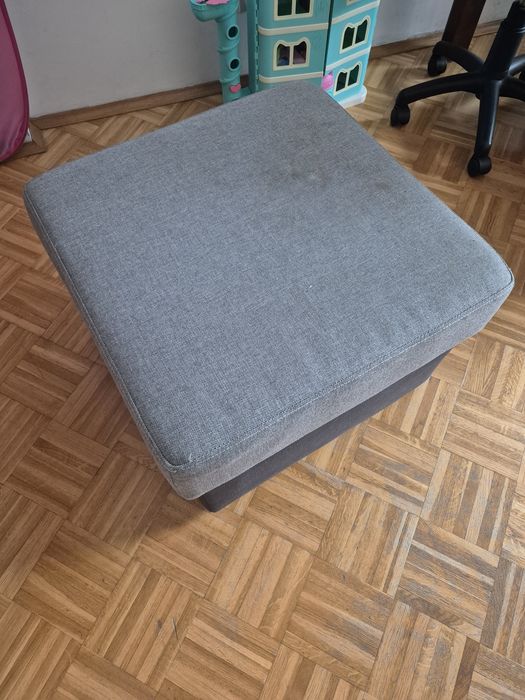 Sofa z sankcja spania plus pufa