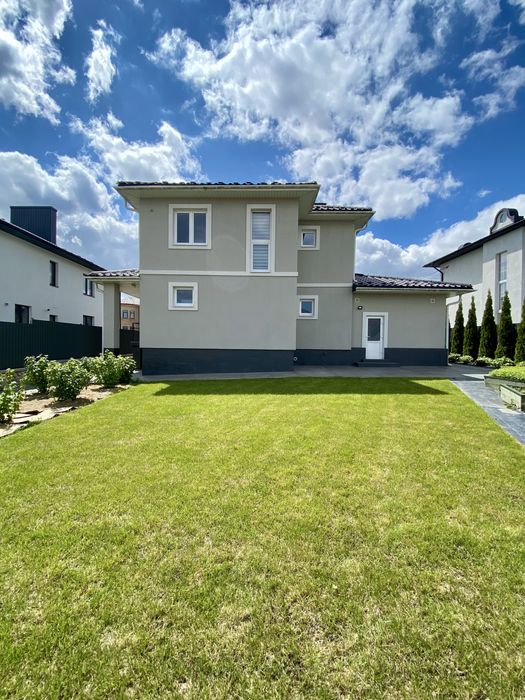 Сучасний сімейний будинок у передмісті Тернополя