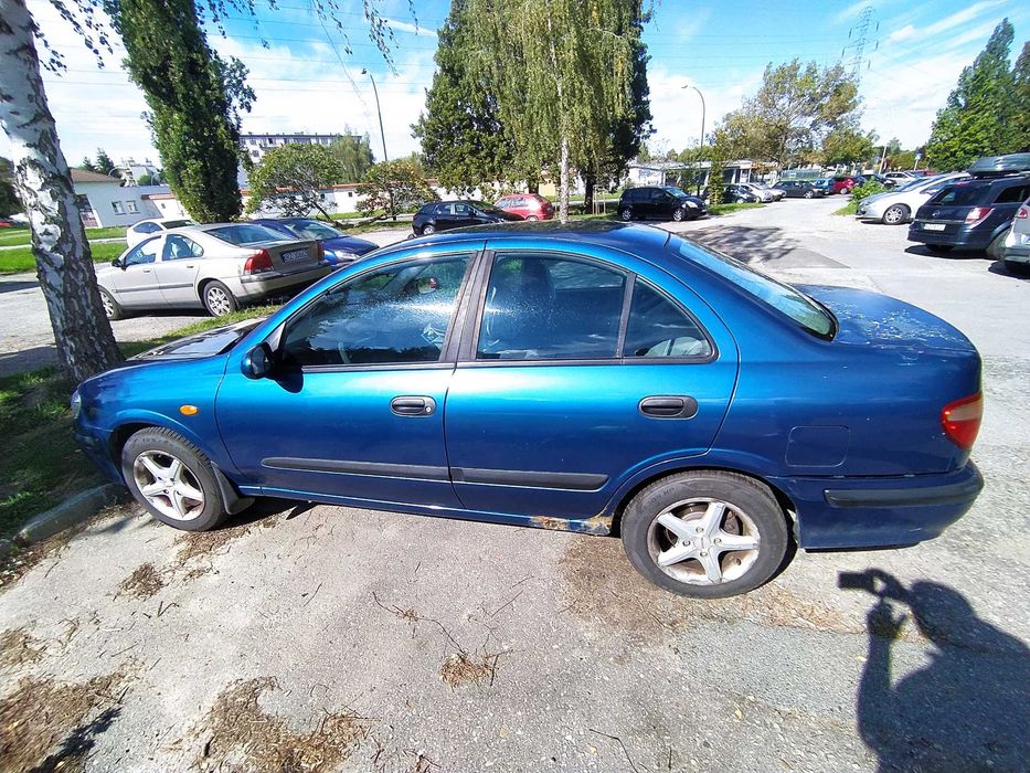 Nissan Almera