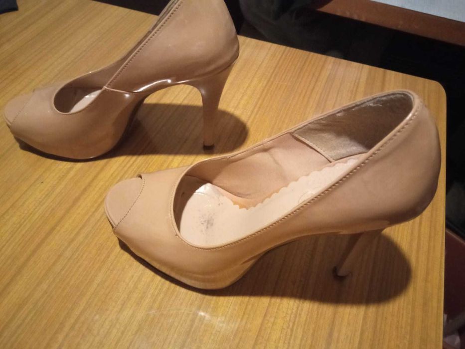 Buty damskie, wysokie obcasy, beżowe/nude, rozmiar 36