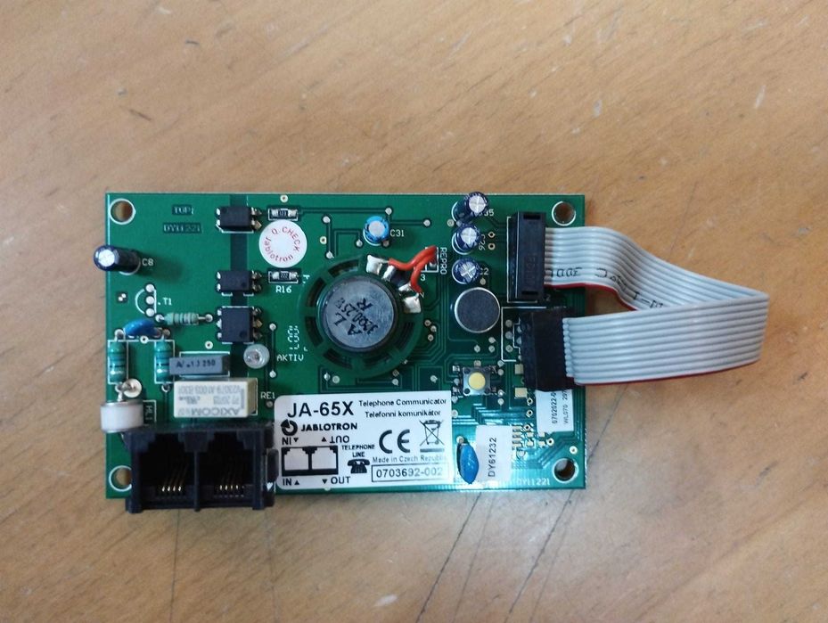 Comunicador telefónico p/ central Jablotron JA-65X