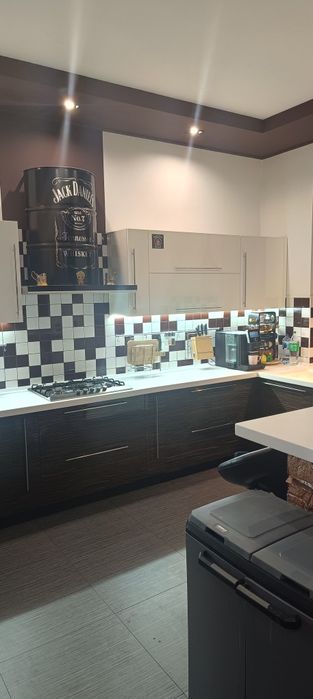 Продаж  казкового будинку у казковому місті