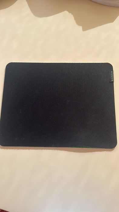 Phones e tapete de rato