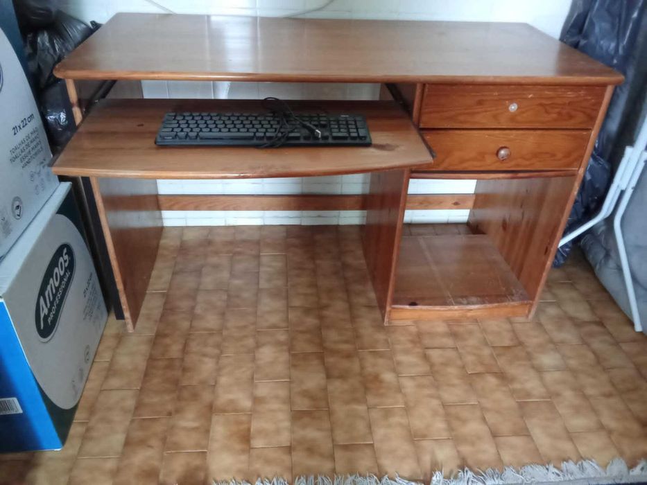 secretaria em pinho tratado cor de mel