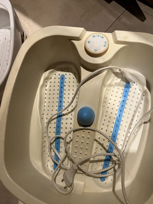 Duas bacias de pedicure as 2 por 30€