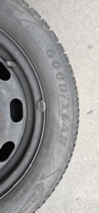 Продам резину с дисками 185/60/R15 зимняя