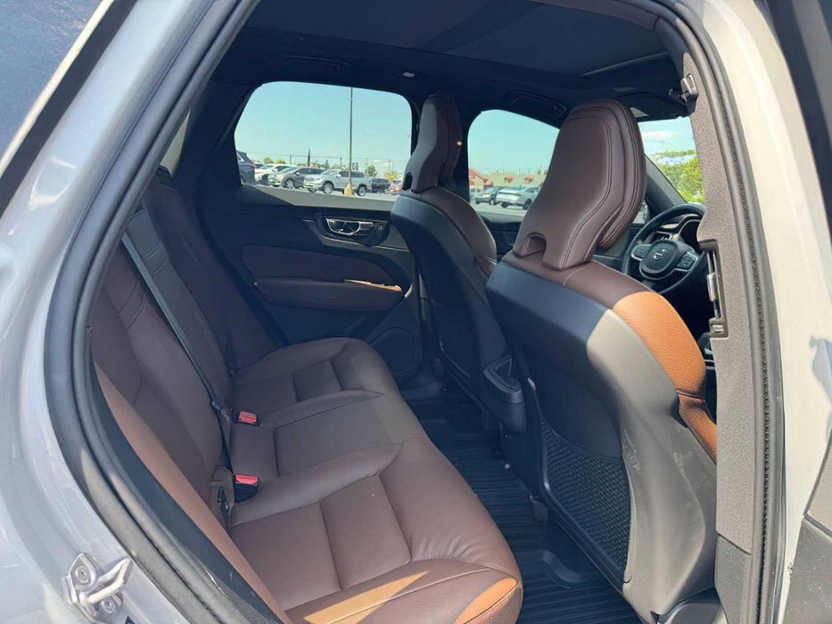 Volvo XC60 B5 Momentum      2022