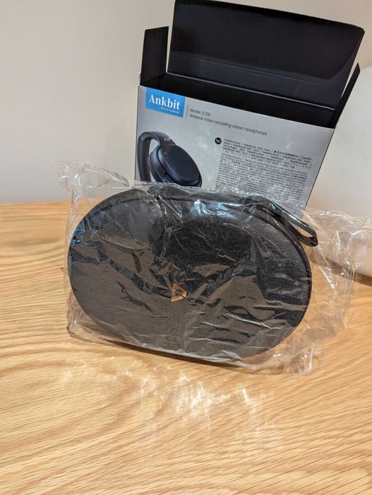 Auscultadores Ankbit E700 com cancelamento ativo de ruído (novos)