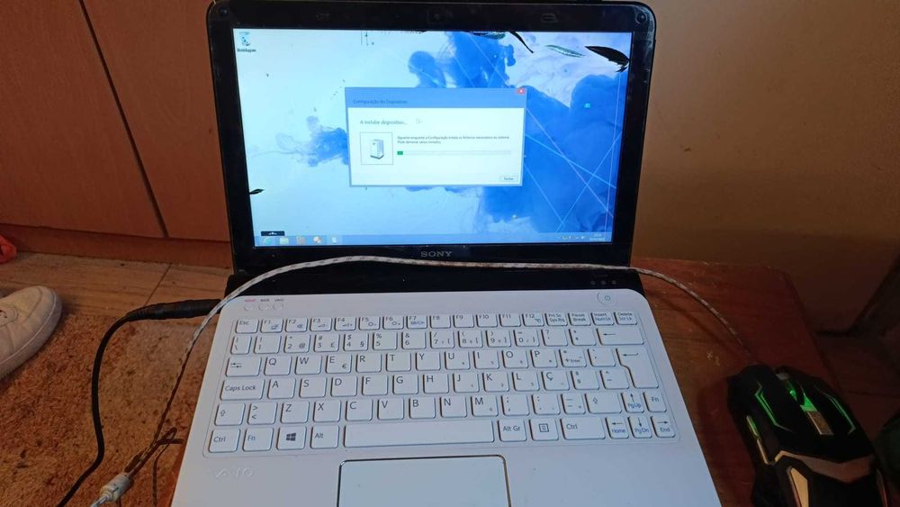 Sony VAIO – Funciona ligado à corrente | Mancha no ecrã