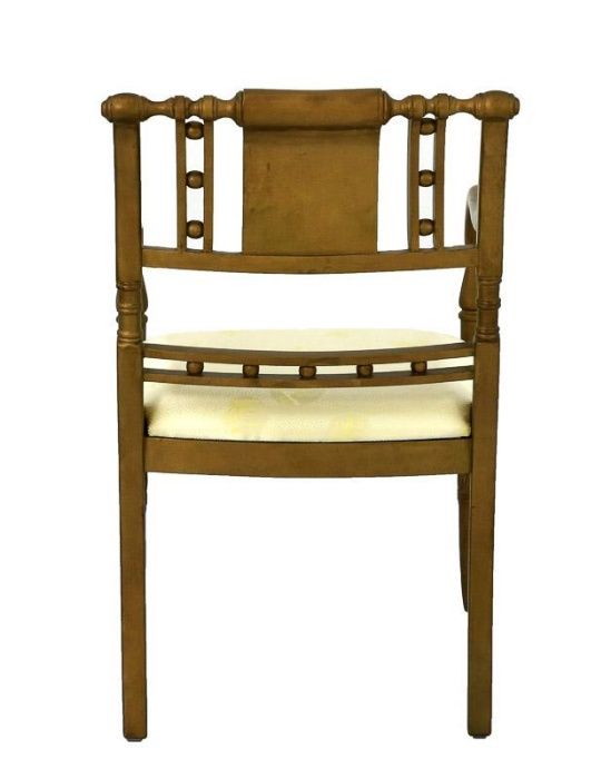 Cadeira pintada dourada