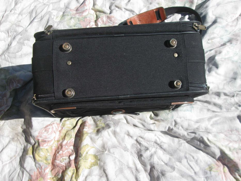 Кейс-пилот DESION BERNARD ENREY Через плече.