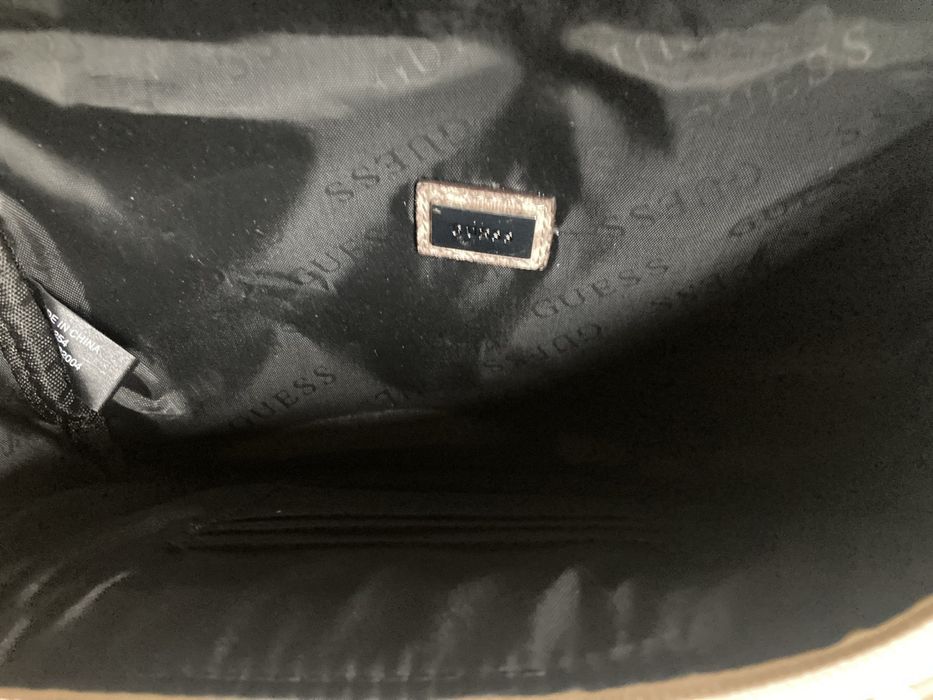 Nowa nerka crossbody Guess
