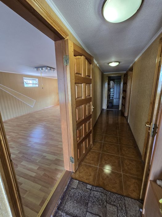 Продаж будинку з прямим виходом до ставка