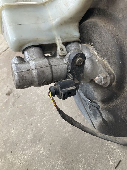 VW Passat B6 - serwo pompa hamulcowa