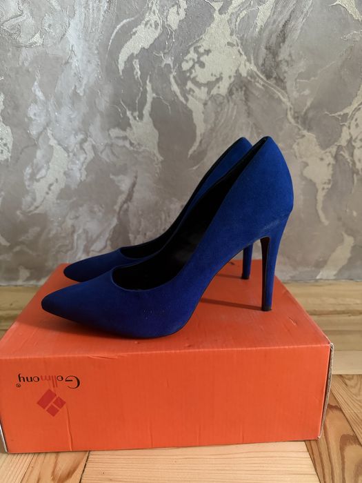 Туфлі на підборах замшеві