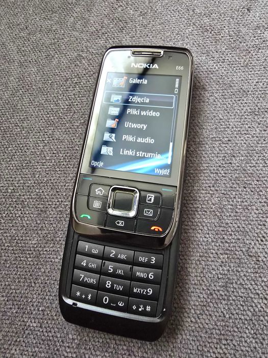 Bardzo ładna Nokia E66 100% sprawna z oryginalną ładowarką!!