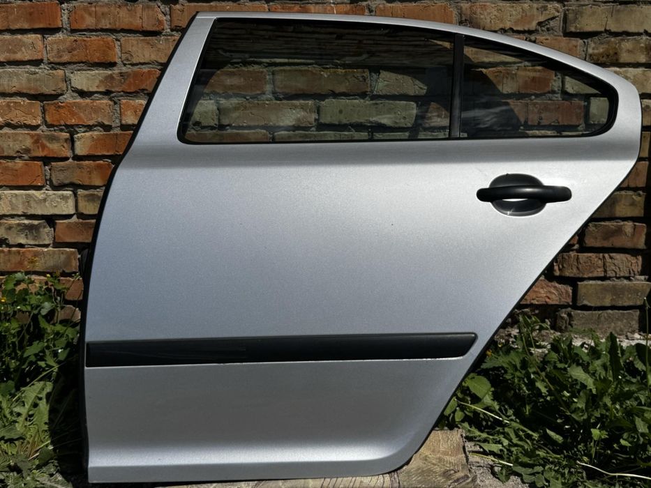 Двері, дверь, дверка задня, права, ліва Skoda Octavia A5 ліфтбек