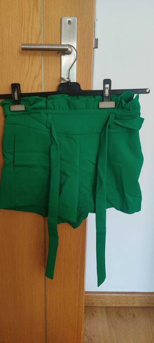 Calções verdes semi novos