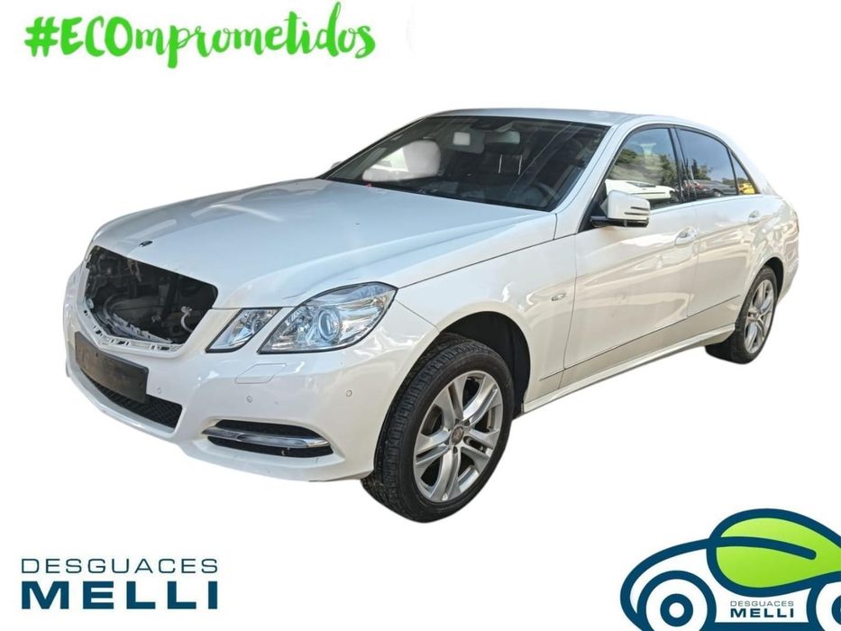 Dobradiça Direita Do Capô Mercedes-Benz Clase