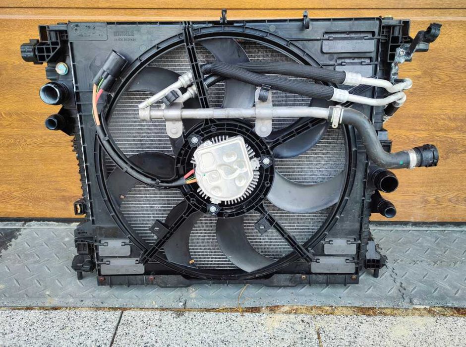 Alfa Romeo Stelvio Передня панель, телевізор
