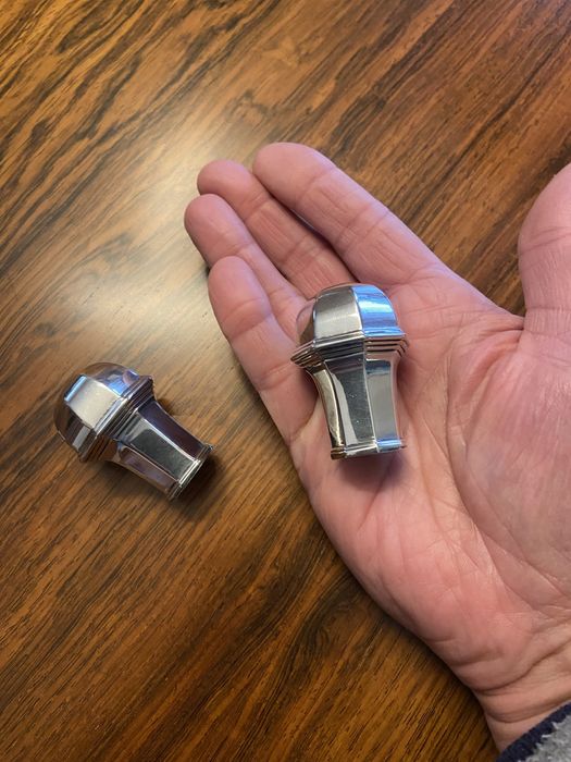 Saleiro e pimenteiro individuais em prata da Topázio