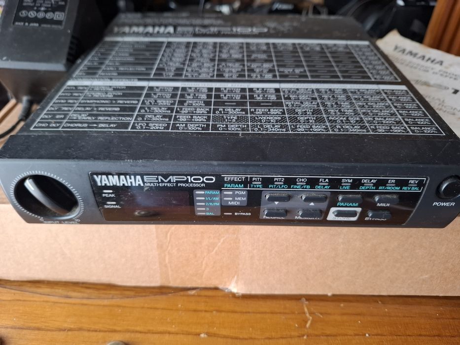 Processador de efeitos Yamaha EMP100