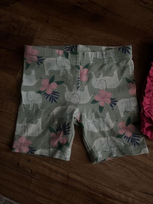 Krotkoe spodenki w rozmiarze 24 miesiące