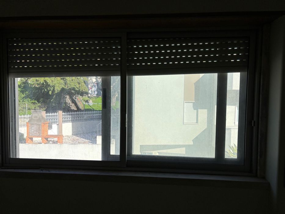 Vendo Janelas de aluminio com vidros normal