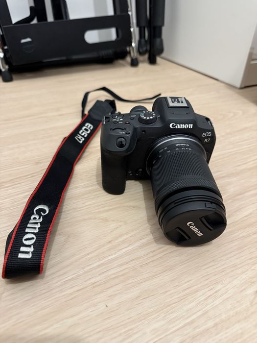 Canon R7 + Lente Kit 18-150mm 3.5-6.3 NOVA