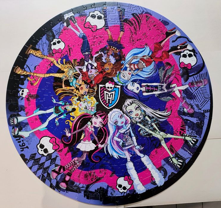 Puzzle Trefl 300 el. Monster High okrągłe 68cm średnicy Radomsko